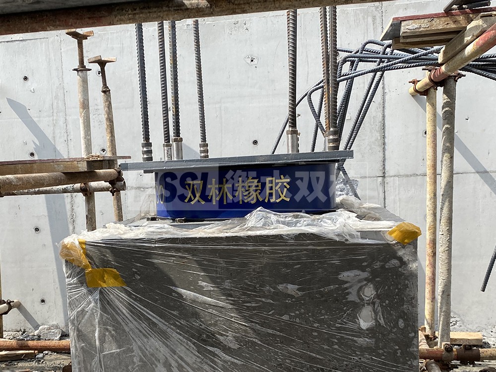 天然橡胶隔震支座LNR生产厂家 LNR橡胶隔震支座1300II型 建筑隔震橡胶支座的厂家